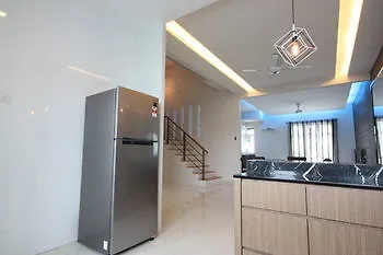 Shamrock Beach Villas Penang Seaview تانجونغ بونغاه